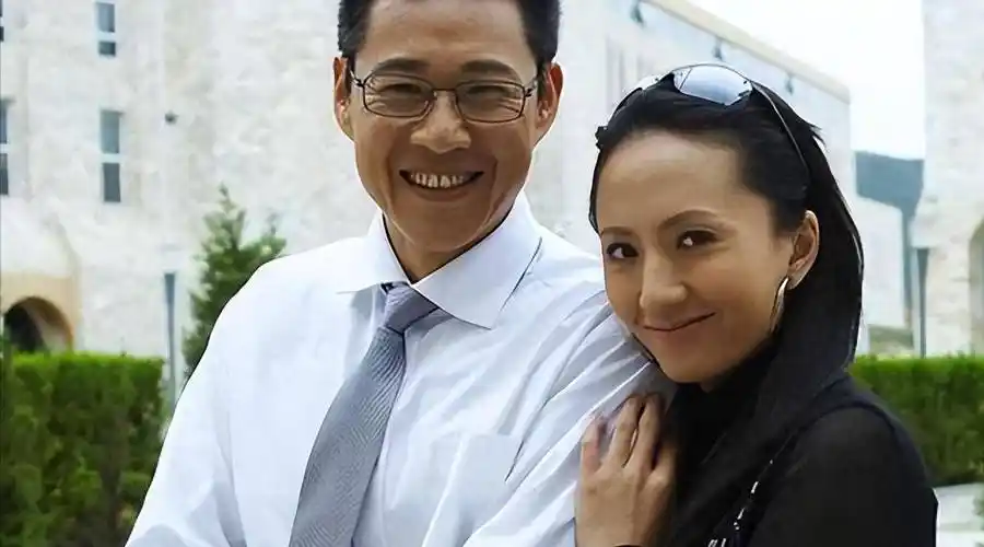 张丰毅妻子霍帆:被宠成女王,结婚29年无子,视继子如亲生_霍凡_张博宇