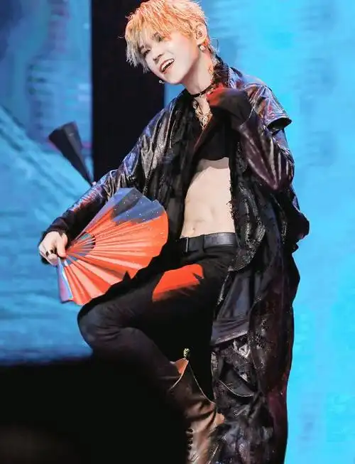 男星腹肌:彭昱畅意外,李希侃有料,看到丁程鑫:这辈子不会脱粉