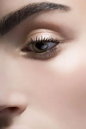 忧郁的眼神眼部特写高清图片