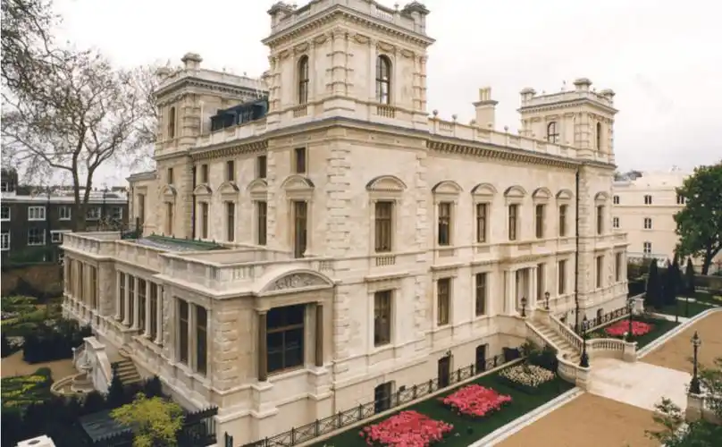 来看看俄罗斯富豪罗曼61阿布拉莫维奇的豪宅,游艇和收藏!