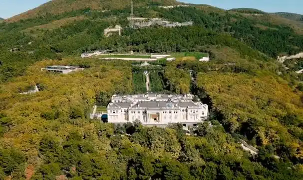 俄罗斯总统弗拉基米尔普京隐藏豪宅被记者曝光