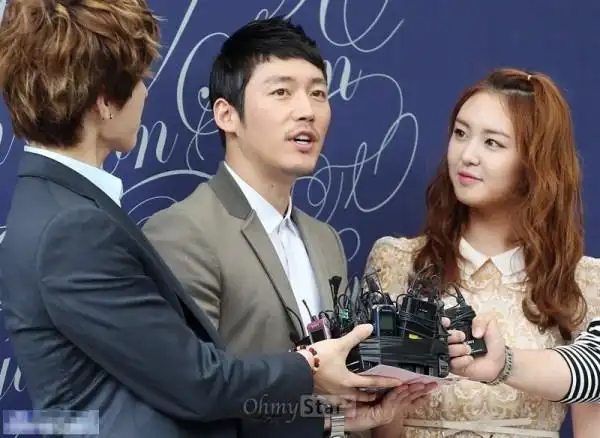 组图:申贤俊婚礼现场大腕云集 玄彬张东健等道贺