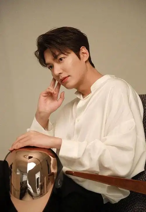 帅气迷人的李敏镐时尚风格写真