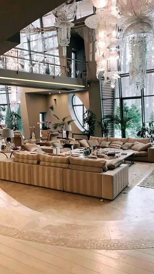 俄罗斯亿万富翁煤炭公司老板在家中被枪杀豪宅大如城堡