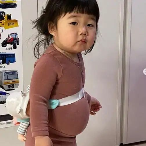 女版民国刷爆朋友圈圆滚滚的肚腩忧郁的眼神萌化百万网友这小肚子太上