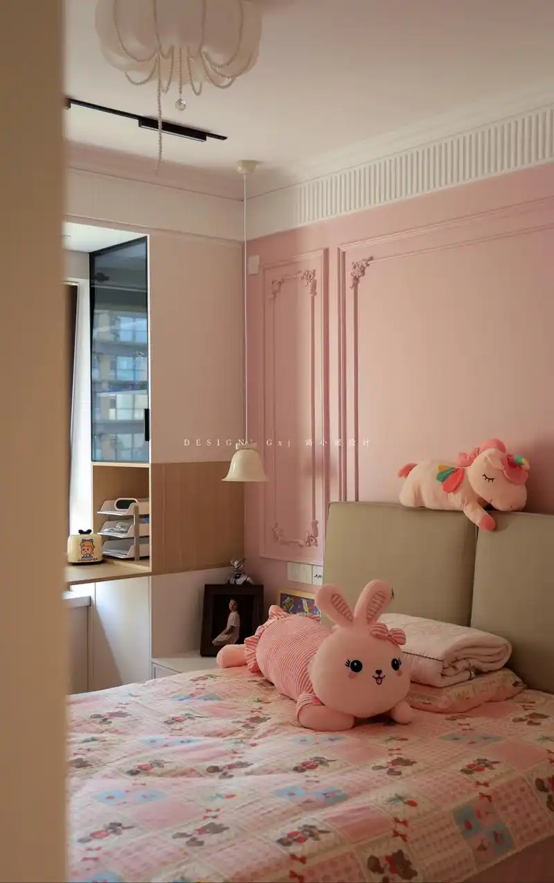 小女孩的卧室那法式粉色简直绝了😜温馨又浪漫,简直就是公主的