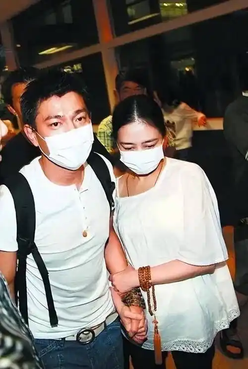 朱丽倩和刘德华影响不小,大小媒体都将镜头移向这三位,有关喻可欣的