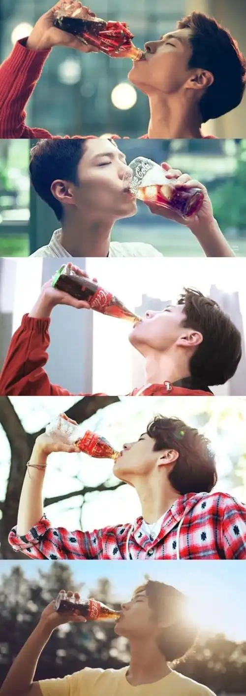 这个姿势喝可乐才够味 宝剑下颚线条瞩目